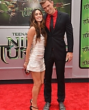 Megan_Fox_and_Alan_Ritchson_at_the_Teenage_Mutant_Ninja_Turt_28329.jpg