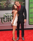 Megan_Fox_and_Alan_Ritchson_at_the_Teenage_Mutant_Ninja_Turt_28429.jpg