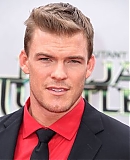 Teenage_Mutant_Ninja_Turtles_-_Los_Angeles_Premiere_-_Arri_28729.jpg