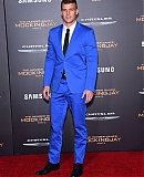 Alan_Ritchson_The_Hunger_Games__Mocking_Jay_-_Part_2_Los_A_28329.jpg