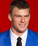 Celebrities_attend_Premiere_Of_Lionsgate_s_The_Hunger_Games.jpg