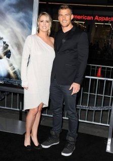 Alan_Ritchson2C_Catherine_Ritchson_attending_the_Project_Alm_28229.jpg