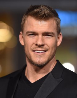 Project_Almanac_Los_Angeles_Premiere_281129.jpg