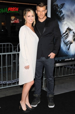 Alan_Ritchson2C_Catherine_Ritchson_attending_the_Project_Alm_28129.jpg