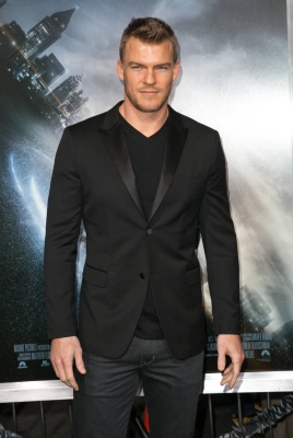 Celebrities_attend_Los_Angeles_premiere_of_PROJECT_ALMANAC_a_28429.jpg